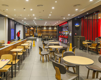 开运体育快餐店桌椅案例 - 快餐餐桌椅整体配套