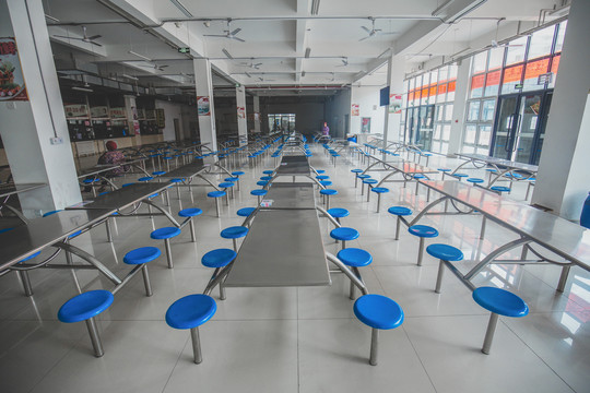 军报记者基层行丨食堂饭桌上开起“研商会”(图1)