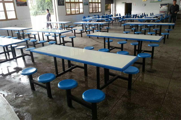 学校食堂后厨“有咱自己人”皋兰县持续抓实抓细“妈妈食堂”常态化运行(图1)